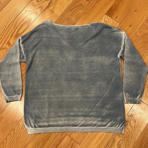 Sunny Studio Vneck sweater - Picture 4 of 5